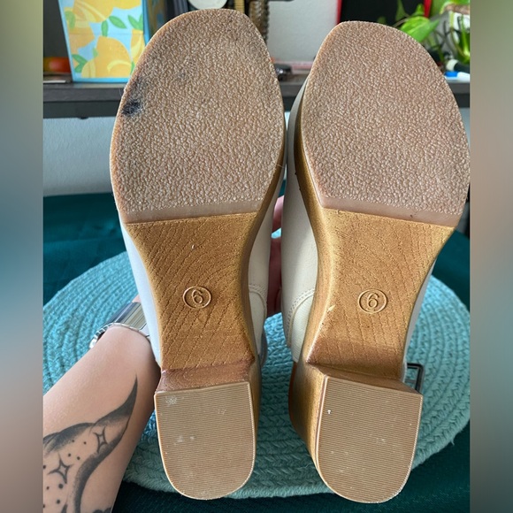 Size 6, Universally Threads, Clogs, SUPER COMFY, Wood textured heel 🪵🤍👡 - Picture 6 of 11